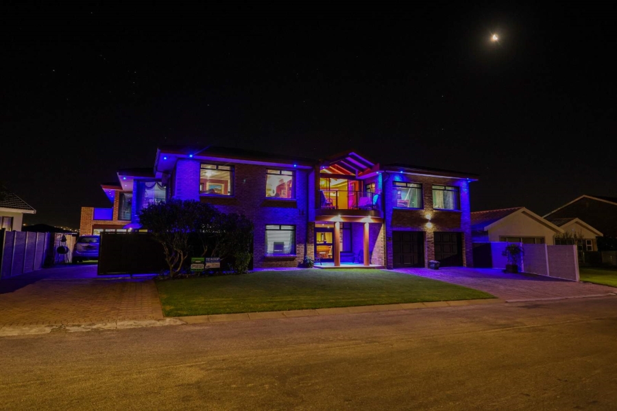7 Bedroom Property for Sale in Bayview Western Cape